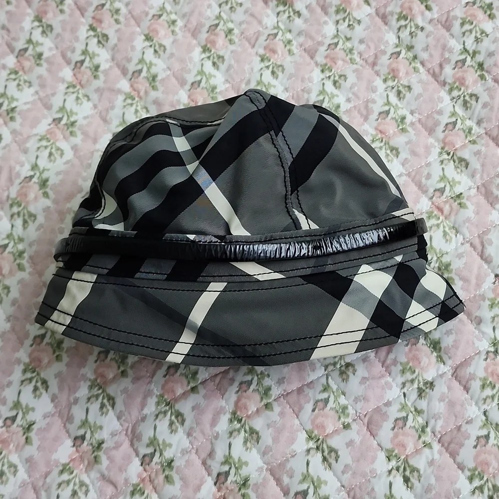 Burberry London plaid check nylon patent buckle accent hat M - Picture 3 of 7